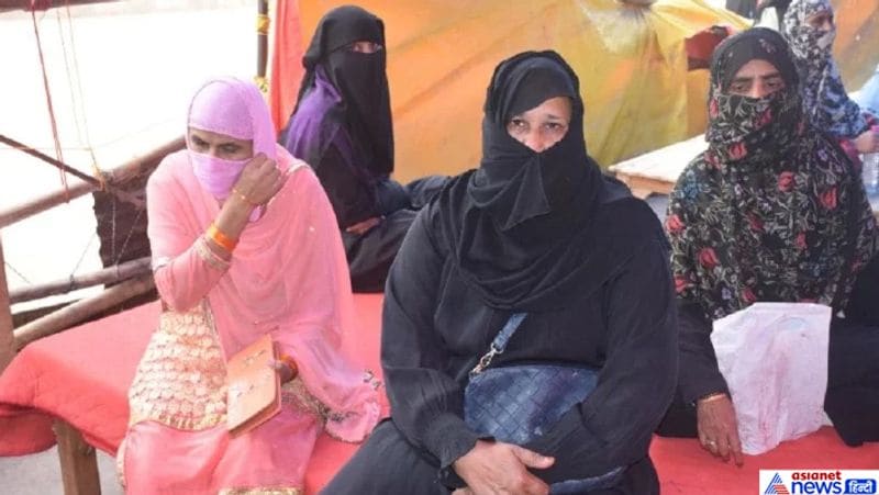 प्रदर्शन के चलते सड़क खुलवाने के लिए सुप्रीम कोर्ट में याचिका दायर कई गई। इसके बाद सुप्रीम कोर्ट ने वार्ताकार भी नियुक्त किए थे। हालांकि, उससे कोई समाधान नहीं निकला। अभी भी मामला सुप्रीम कोर्ट में लंबित है।