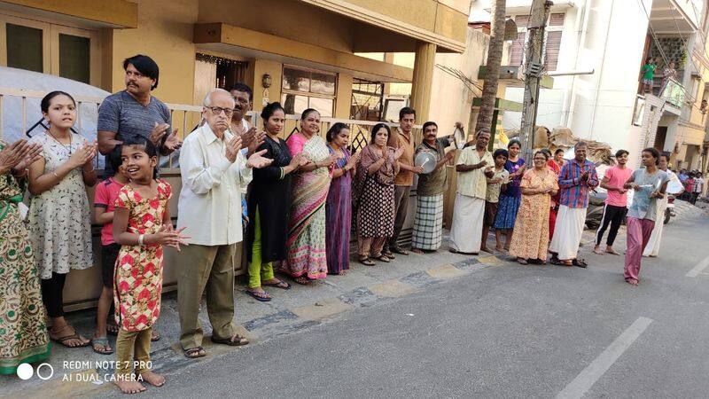 Lady Super Star Nayanthara, Vignesh Shivan Romantic Clapping Photo Going Viral