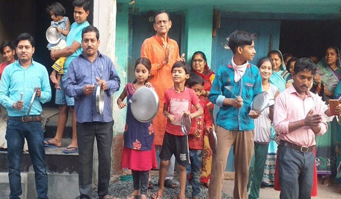 people of country clapped platters and bells to support janta curfew KPR