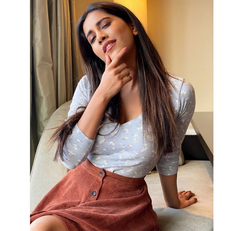 (Courtesy:Instagram) తాజాగా అందాలు ఆరబోస్తున్న ఫోటోలని షేర్ చేసింది.