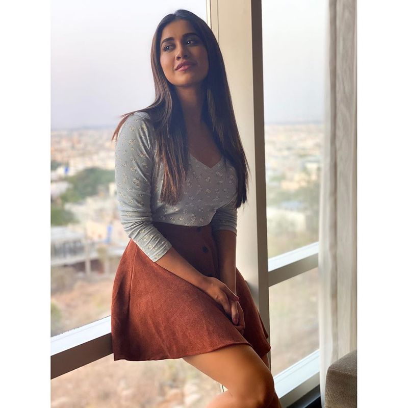 (Courtesy:Instagram) నాజూకైన సొగసుతో నభా కుర్రకారుకి అందాల వల వేస్తోంది.