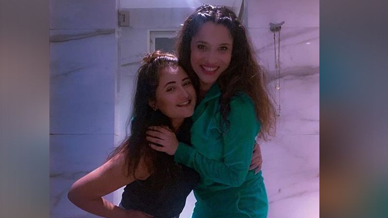 rashami desai ankita lokhande spend time together janata curfew fought with coronavirus KPJ