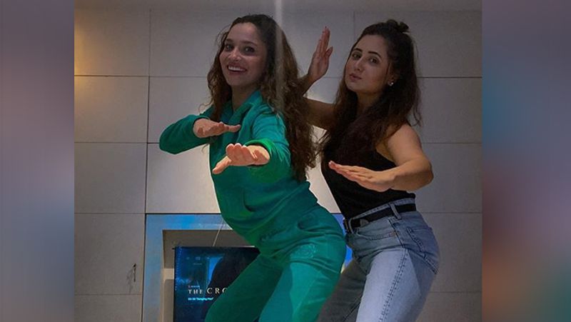 rashami desai ankita lokhande spend time together janata curfew fought with coronavirus KPJ
