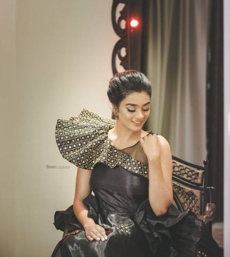 Super Deluxe Actress Gayathrie Shankar Latest modern Dress photo Shoot
