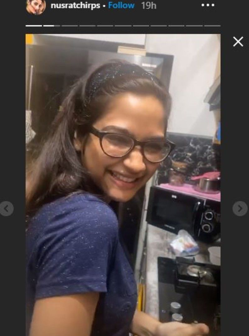 সম্প্রতি তাঁর ইনস্টাগ্রাম স্টোরির জায়গাটি ভরে গিয়েছে সেই এলাহি আয়োজনের মুহূর্ততে। নিত্যদিনের ব্যস্ততা থেকে স্বাভাবিকভাবেই লম্বা ব্রেক পেয়েছেন সকলেই। সেই ব্রেককেই কাজে লাগাচ্ছেন নুসরত।