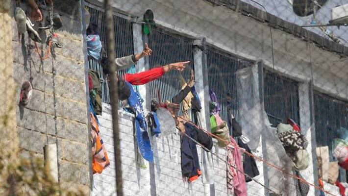 Corona's awe: Prisoners can be released on parole, SC instructs all states to set up committee kpm Corona's awe: Prisoners can be released on parole, SC instructs all states to set up committee kpm