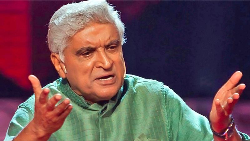 बता दें कि जावेद अख्तर ने सीएए और एनआरसी जैसे कानूनों का विरोध किया है। कुछ दिनों पहले उनकी बीजेपी नेता सुब्रमण्यम स्वामी से भी ट्विटर वार हो चुका है।