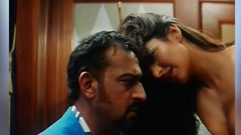 Gulshan Grover and Katrina Kaif Kissing In Closed Room amitabh bachchan Caught them KPJ