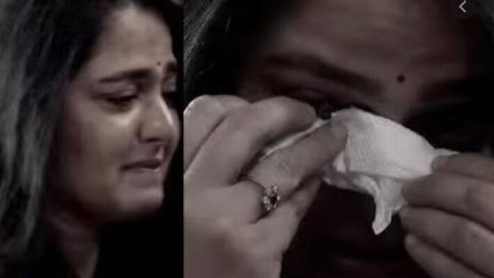 actress anushka crying speech in kodi ramakrishna video goes viral actress anushka crying speech in kodi ramakrishna video goes viral