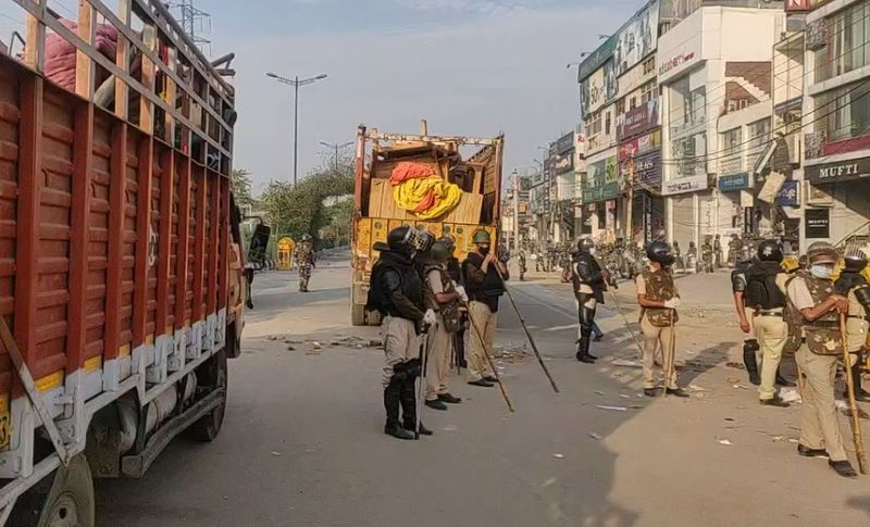 covid 19 police stop citizenship protest at shaheen bagh photo story