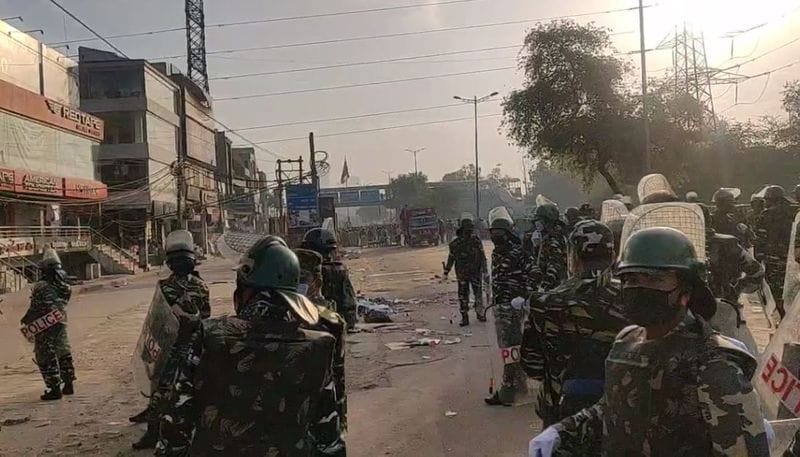 covid 19 police stop citizenship protest at shaheen bagh photo story