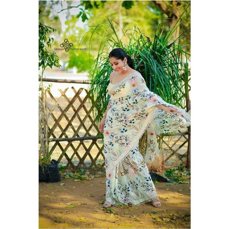 (Courtesy__Instagram) ప్రస్తుతం రష్మి చేతిలో సినిమాలు ఏమీ లేకపోవడంతో టీవీ షోస్ మాత్రమే చేస్తోంది.
