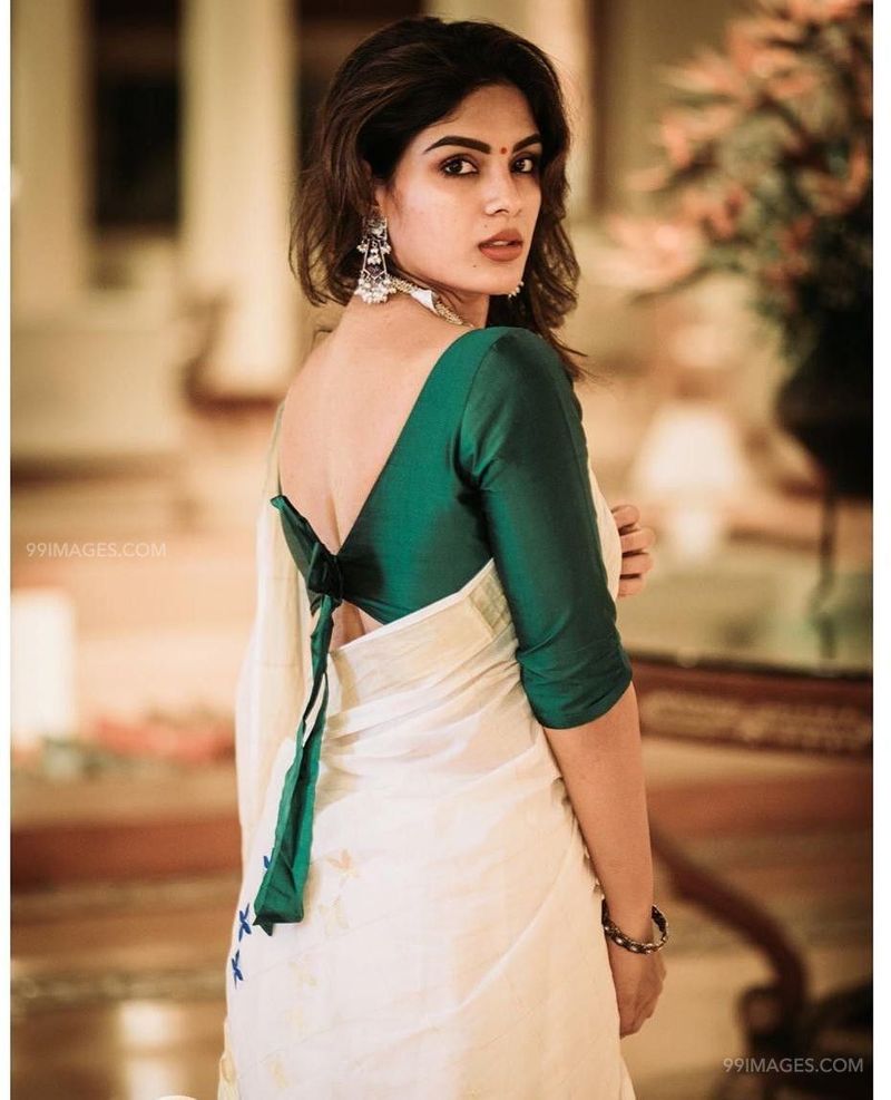 One of the followers asked her a question, which needed a befitting reply and the actress didn’t disappoint