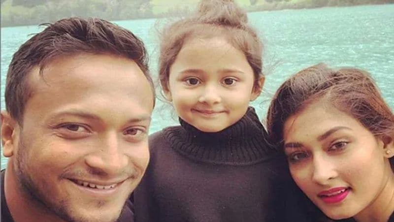 <p>বিয়ের ৩ বছর পর শাকিব ও শিশিরের সংসারে আসে প্রথম সন্তান। ২০১৫ সালের ৮ নভেম্বর প্রথম কন্যা সন্তানের বাবা-মা হন শাকিব ও শিশির। প্রথম কন্যাসন্তানের নাম দেন আলাইনা।</p>
