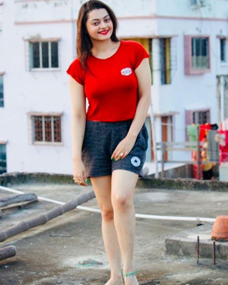 প্রায়সই জিমের ছবি পোস্ট করেন শর্মিষ্ঠা। বলিউড সেলেব্রিটিরাই যে কেবল জিম লুক ভাইরাল করেছেন তা নয়।