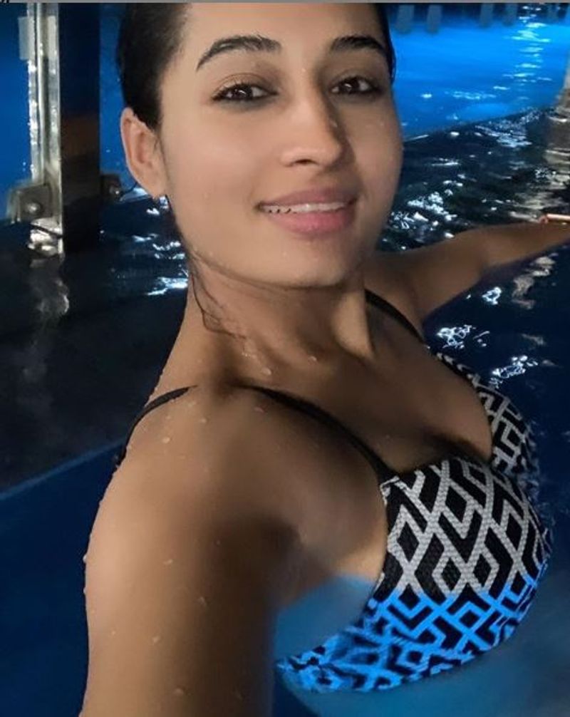 Actress Pooja Hot Clicks