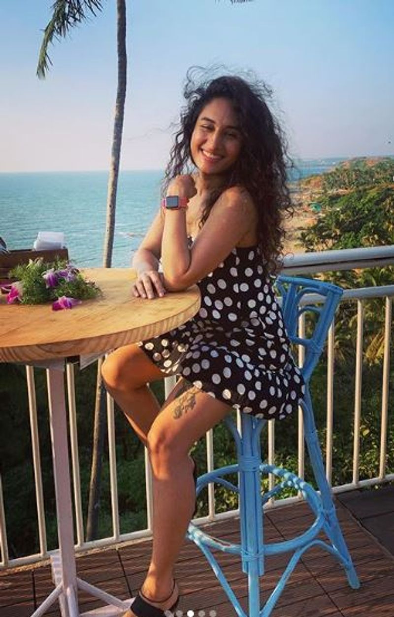 Actress Pooja Hot Clicks