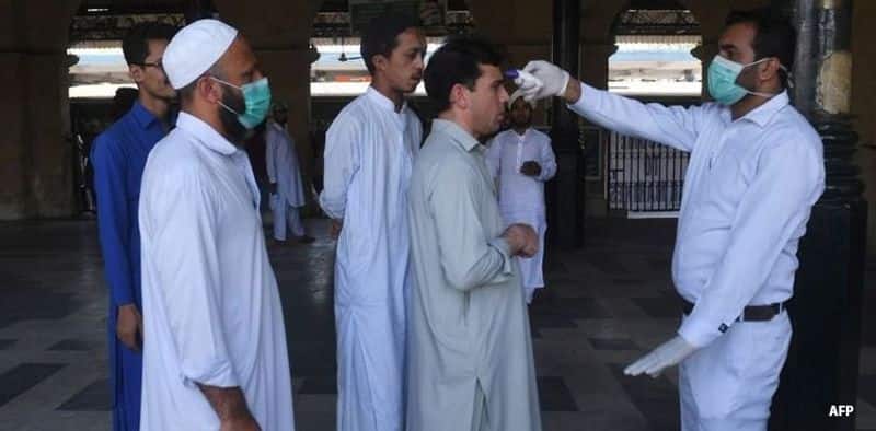 Pakistan reports more than 1,000 confirmed cases of corona virus