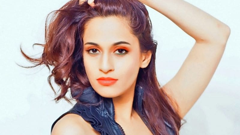 Shweta pandit stuck in italy and Soundarya Sharma in Los Angeles due to coronavirus KPG