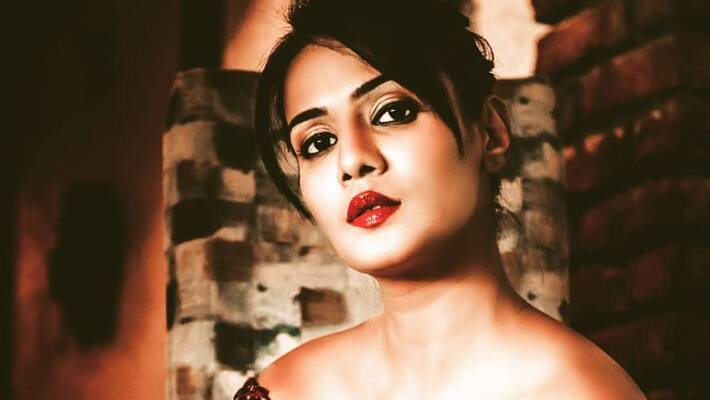 Netizens Slams Meera Mithun Post hot dance with Boy Friend Video Netizens Slams Meera Mithun Post hot dance with Boy Friend Video