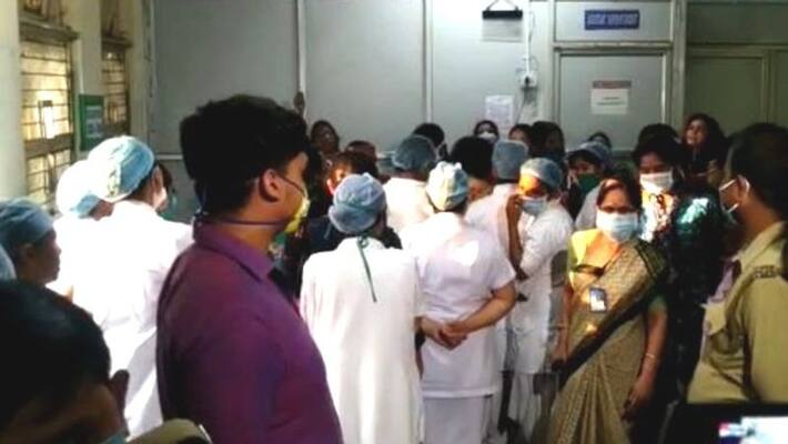 Health staffs agitated in beleghata id for corona protection masks Health staffs agitated in beleghata id for corona protection masks