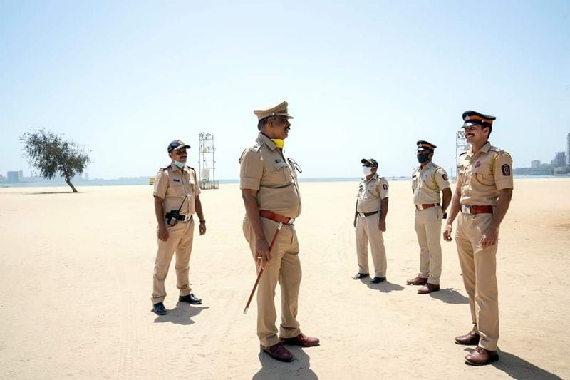 Everything stopped showing the first day of lockdown in Mumbai kps