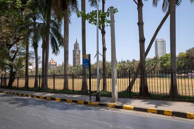 Everything stopped showing the first day of lockdown in Mumbai kps