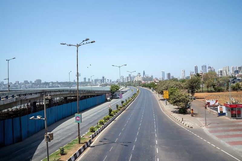 Everything stopped showing the first day of lockdown in Mumbai kps