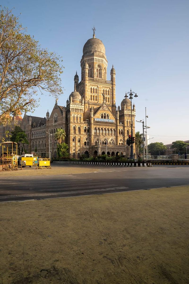 Everything stopped showing the first day of lockdown in Mumbai kps
