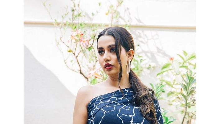 biggboss raiza revel her lover? photo goes viral biggboss raiza revel her lover? photo goes viral