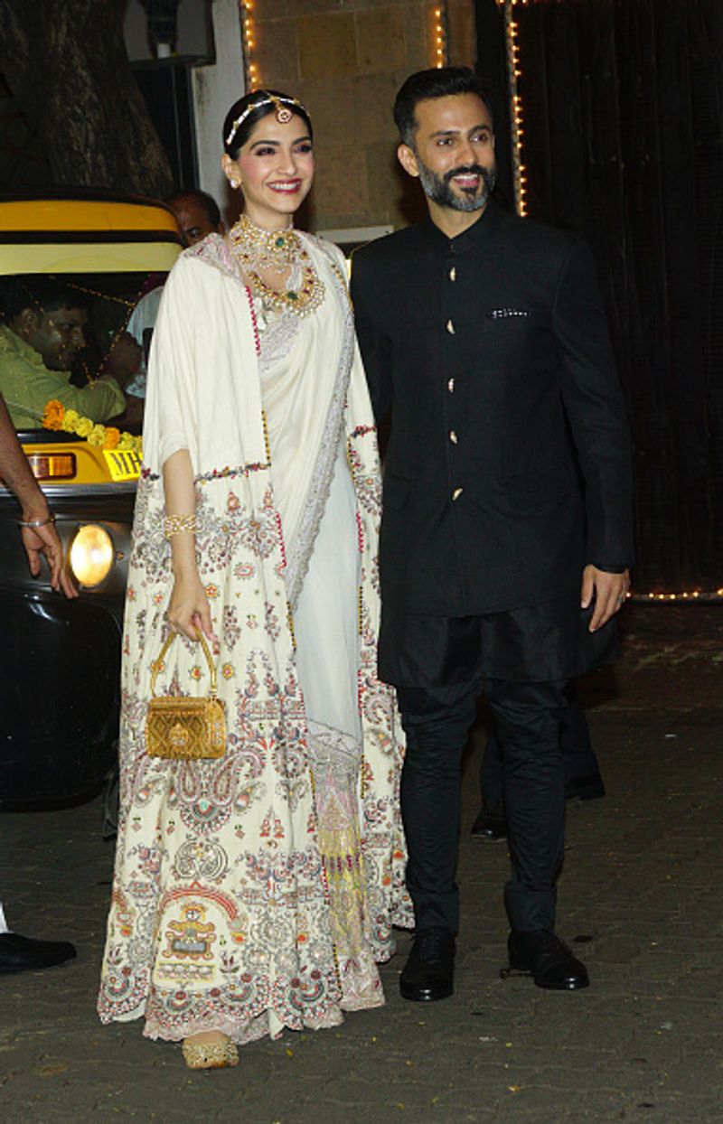 Bollywoo Sonam kapoor respons to pakistan fan about Hinduism goes viral
