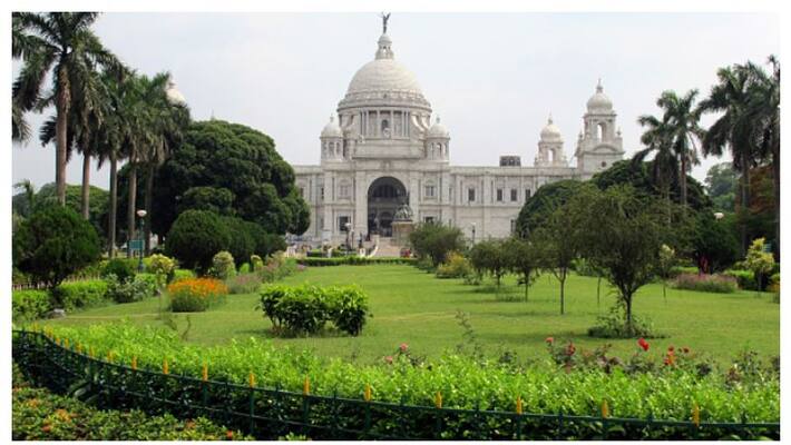 Due to Coronavirus the area around Kolkata's iconic Victoria Memorial wears a deserted look Due to Coronavirus the area around Kolkata's iconic Victoria Memorial wears a deserted look
