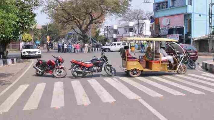 only one person on bike and two in car allowed in patna during lockdown pra only one person on bike and two in car allowed in patna during lockdown pra
