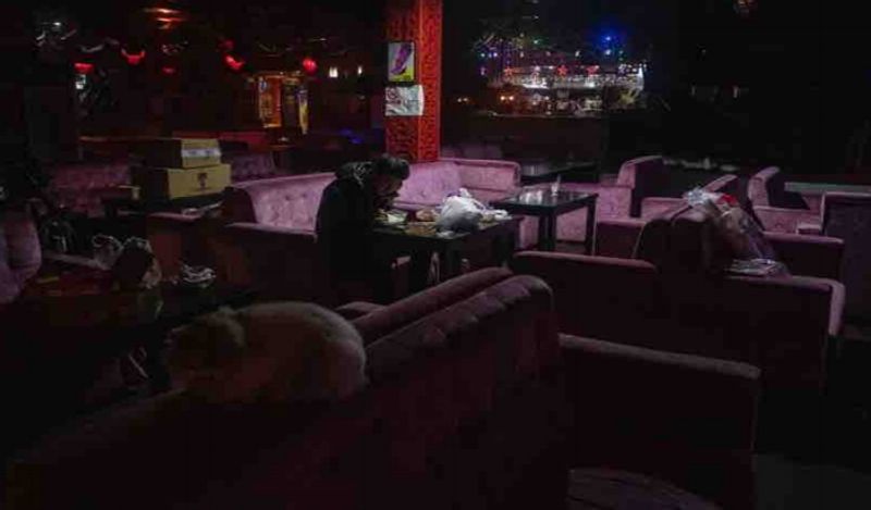 horrific photos showing shocking effect of corona turned world into ghost city kph