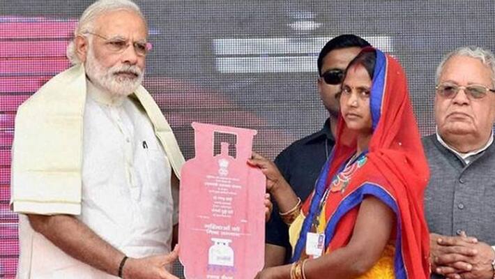 Modi government announced, 20 crore women will be given 500 rupees and free cylinders every month kps Modi government announced, 20 crore women will be given 500 rupees and free cylinders every month kps