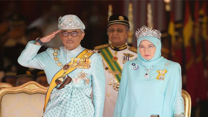 7 employees of Malaysia king palace infected with corona,The King and Queen quarantine himself kpm 7 employees of Malaysia king palace infected with corona,The King and Queen quarantine himself kpm