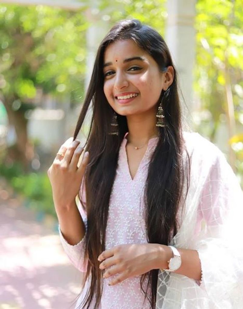Zee kannada saregamapa fame mythri Iyer photo gallery