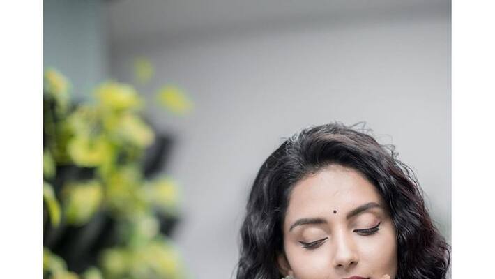 actress mahima nambiyar drawing video goes viral actress mahima nambiyar drawing video goes viral