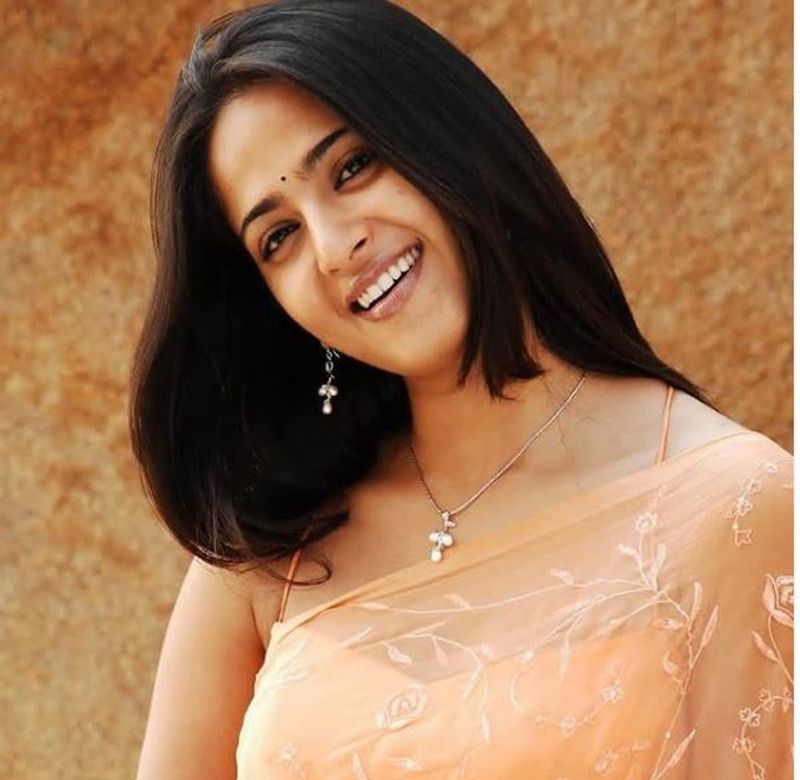 Anushka Shetty makes Twitter debut 9 lakh followers within few hours dpl
