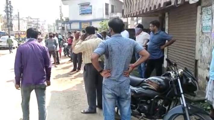 People stopped dead body after suspected died in corona People stopped dead body after suspected died in corona