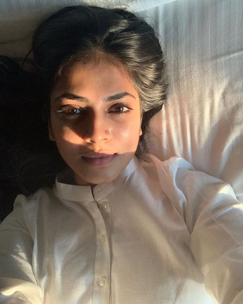Master Heroine Malavika Mohanan Hot Bed Room Selfie Going Viral