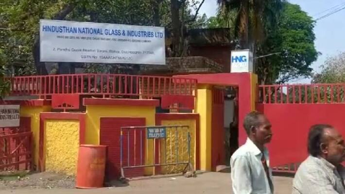 Labours work in factory during lockdown in Rishra Labours work in factory during lockdown in Rishra