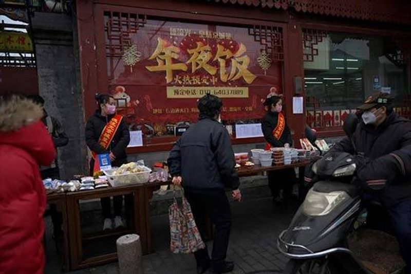 chinese restaurant banner celebrates as corona virus is killing people in america japan kph