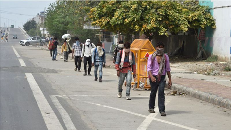 people returning home walking hundreds of km to save lives from Corona kpl