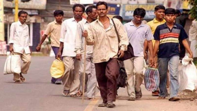people returning home walking hundreds of km to save lives from Corona kpl