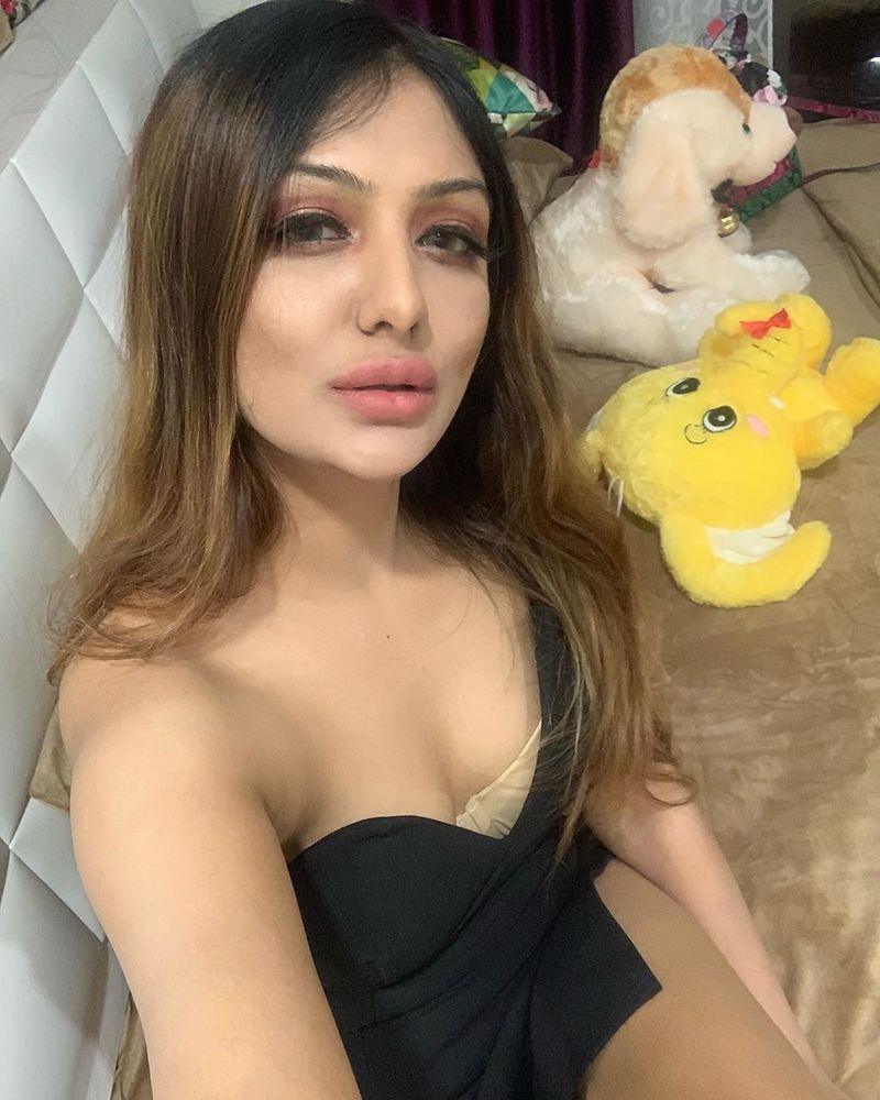 Khushi mukherjee