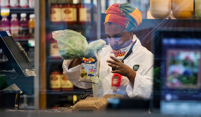 american shopkeeper threw groceries worth 26 lakh rupees after woman sneezed in mall fearing corona virus kph