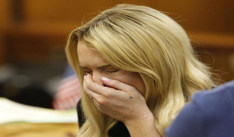 american shopkeeper threw groceries worth 26 lakh rupees after woman sneezed in mall fearing corona virus kph