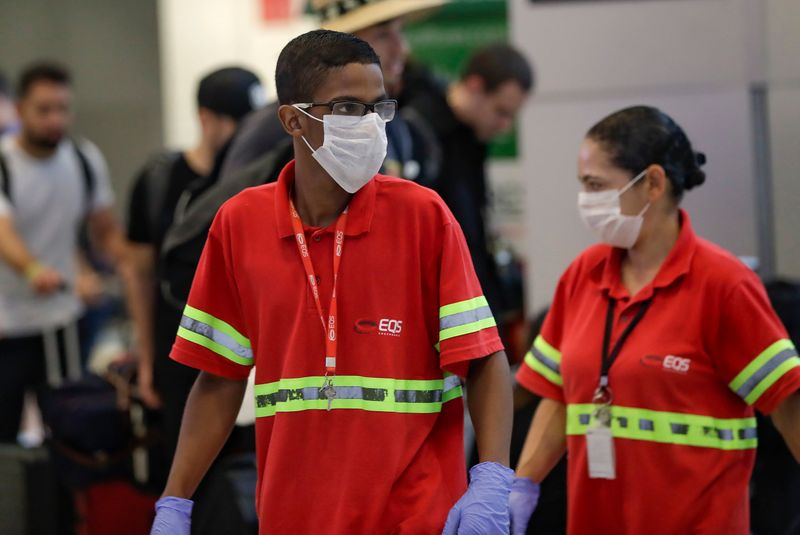 american shopkeeper threw groceries worth 26 lakh rupees after woman sneezed in mall fearing corona virus kph