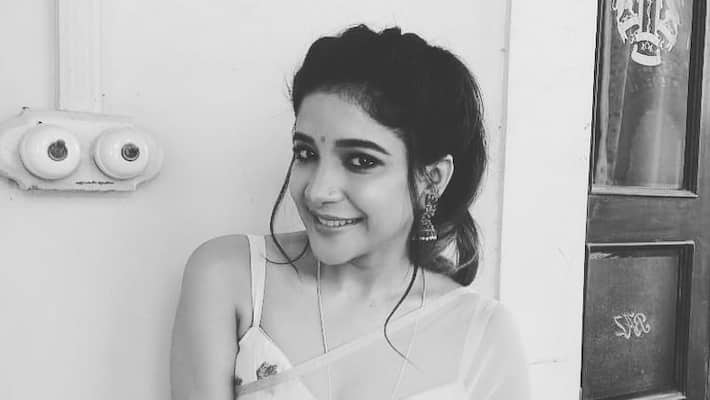 Big Boss Fame sakshi agarwal Hot transparent Saree Photo going viral Big Boss Fame sakshi agarwal Hot transparent Saree Photo going viral